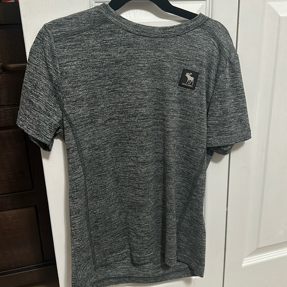 Abercrombie boys gray active tee— size 7/8
